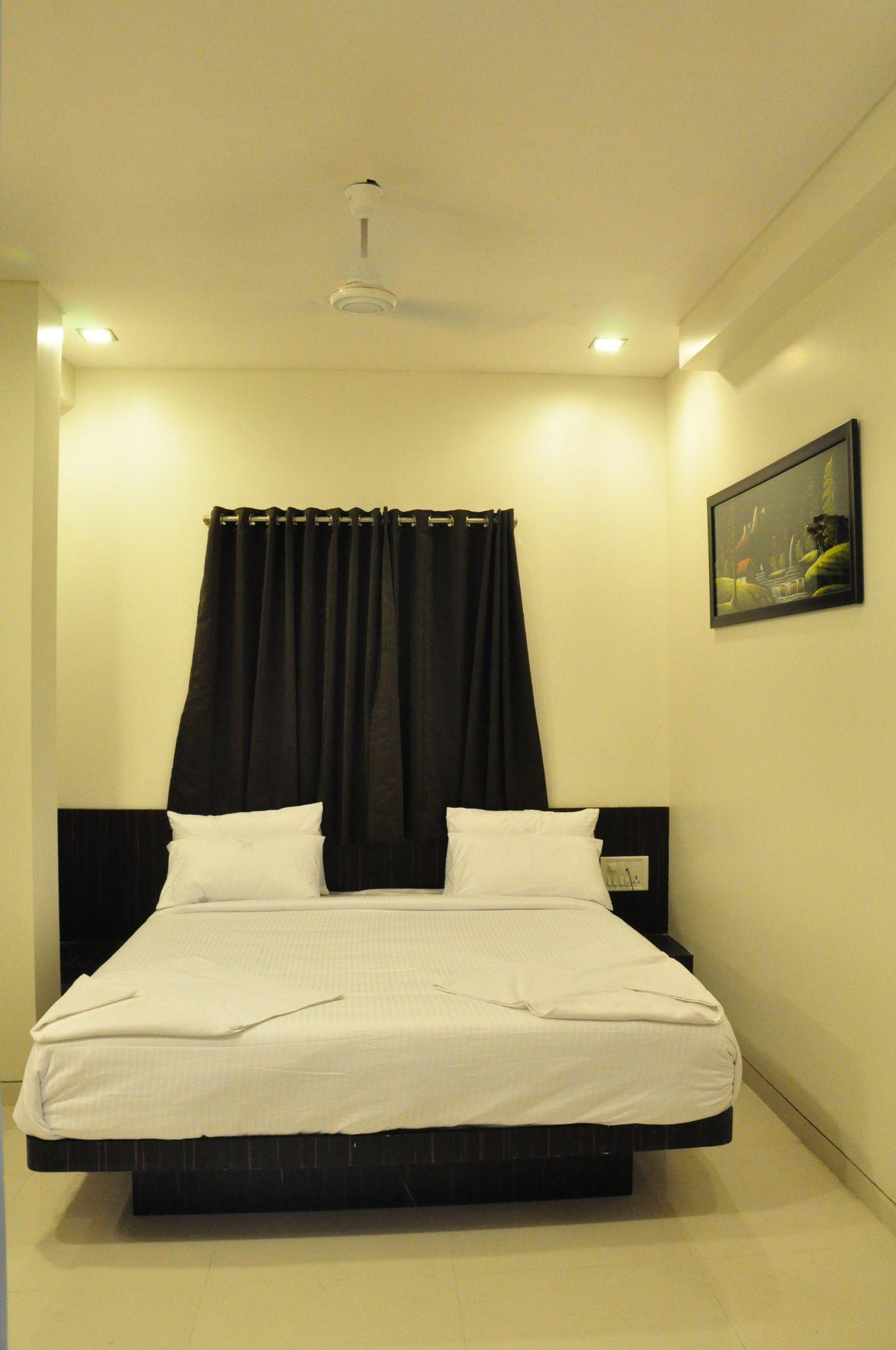 Hotel Avon International Aurangabad  Bagian luar foto